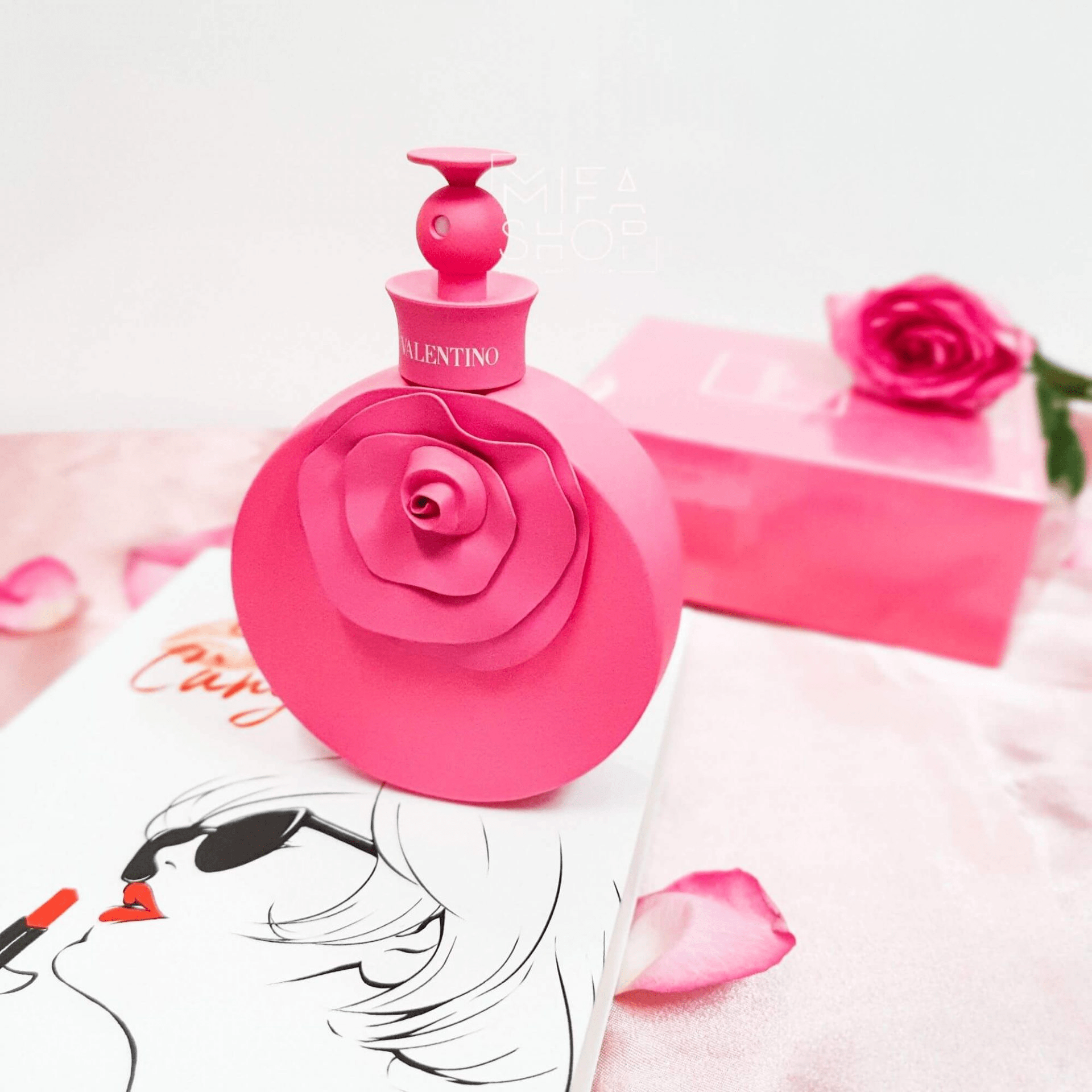 Giá nước hoa Valentino – Đa dạng lựa chọn cho người dùng