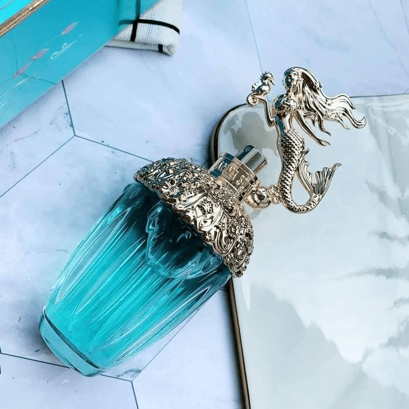Các sản phẩm nước hoa Anna Sui luôn được đánh giá cao về thiết kế lẫn mùi hương