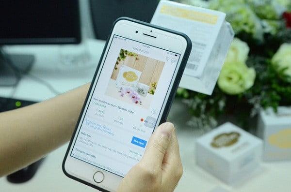 Kiểm tra mã vạch cũng là cách để phân biệt nước hoa chính hãng