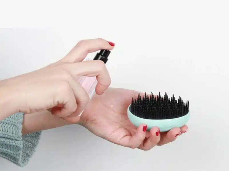 10 vị trí xịt nước hoa trên cơ thể giúp hương thơm bám toả suốt ngày dài